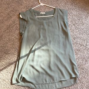 Pelione size s tunic with cap sleeves